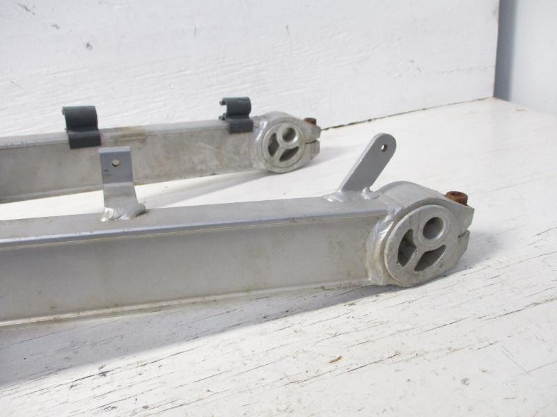 83 Kawasaki ZX 750 A GPz Swingarm 33001-1215-F2 1983-1984